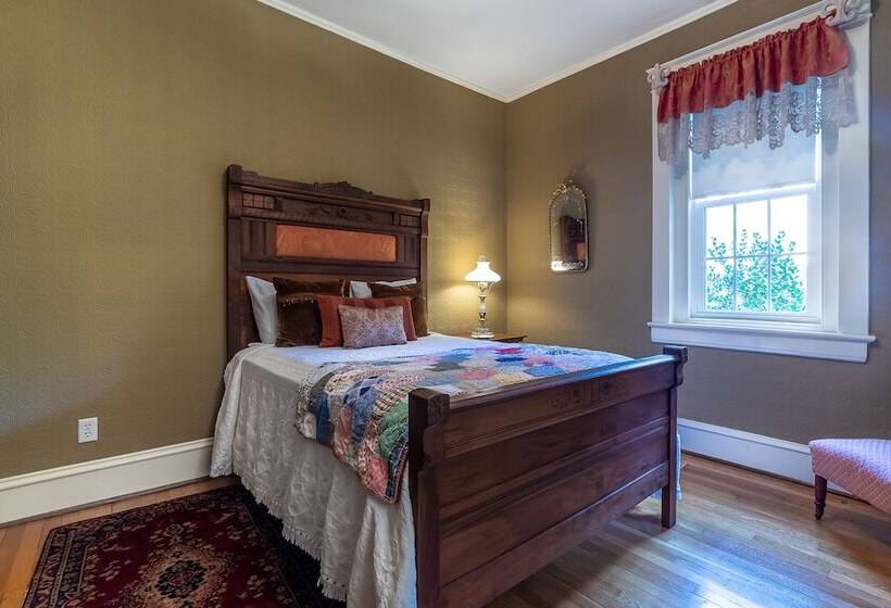 ベッドアンドブレックファースト Hillcrest Mansion Inn