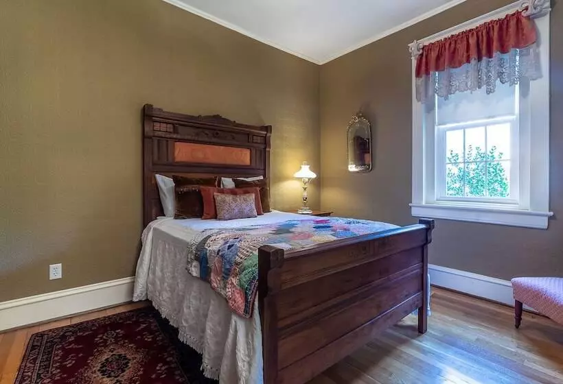 ベッドアンドブレックファースト Hillcrest Mansion Inn