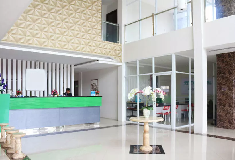 Hotelli Airy Karamat Bhayangkara 127 Sukabumi
