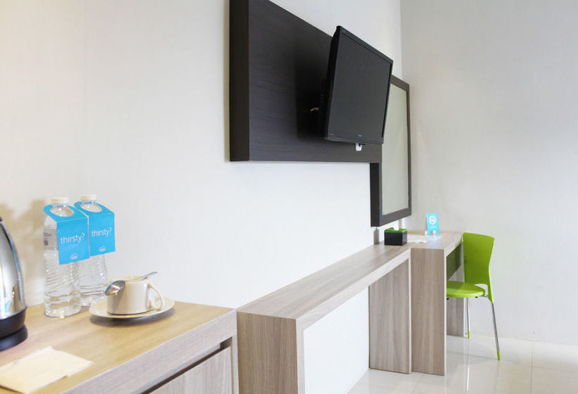 Hotel Airy Karamat Bhayangkara 127 Sukabumi