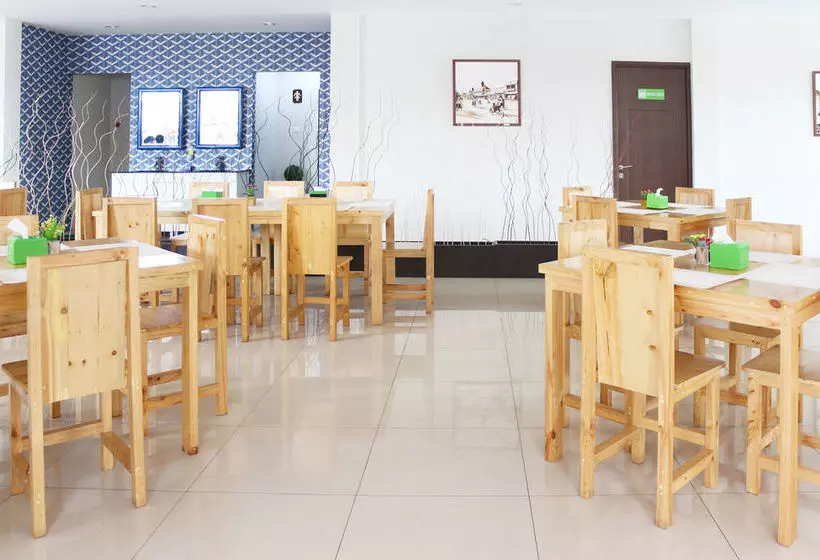 Hotelli Airy Karamat Bhayangkara 127 Sukabumi