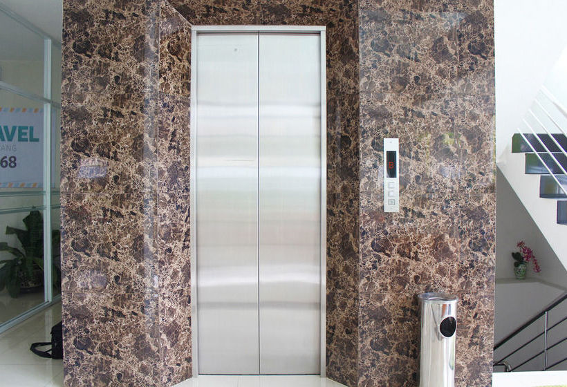 Hotel Airy Karamat Bhayangkara 127 Sukabumi