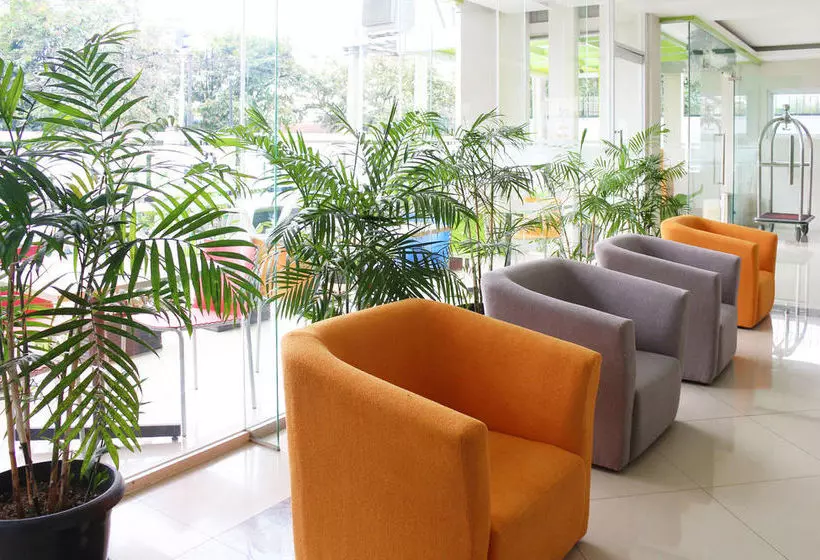 Hotelli Airy Karamat Bhayangkara 127 Sukabumi