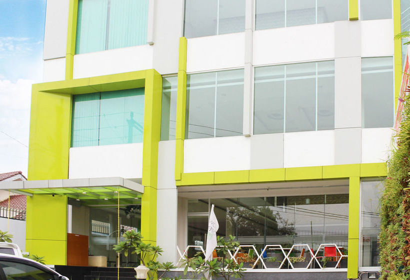 Hotel Airy Karamat Bhayangkara 127 Sukabumi