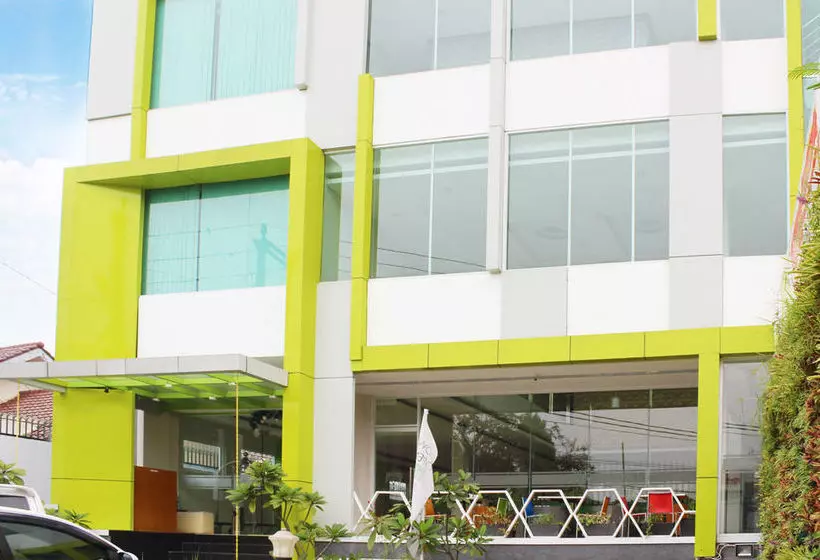 Hotelli Airy Karamat Bhayangkara 127 Sukabumi