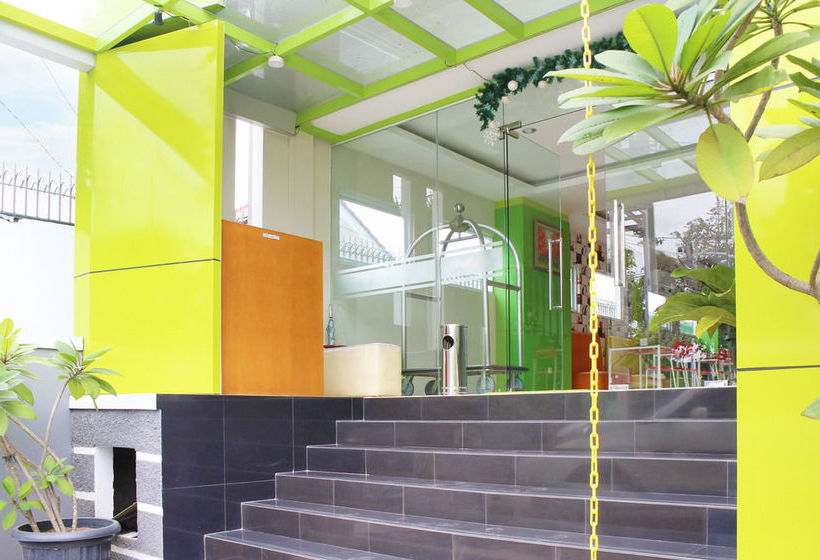 Hotel Airy Karamat Bhayangkara 127 Sukabumi