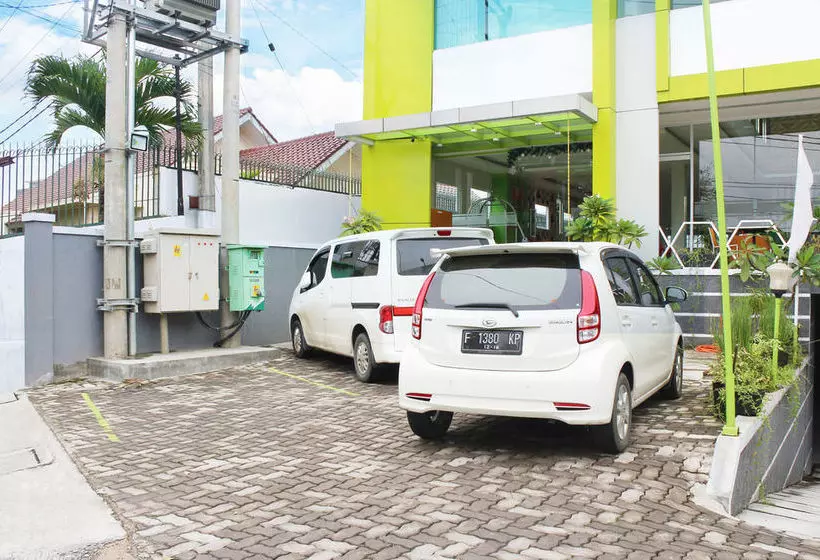 Hotelli Airy Karamat Bhayangkara 127 Sukabumi