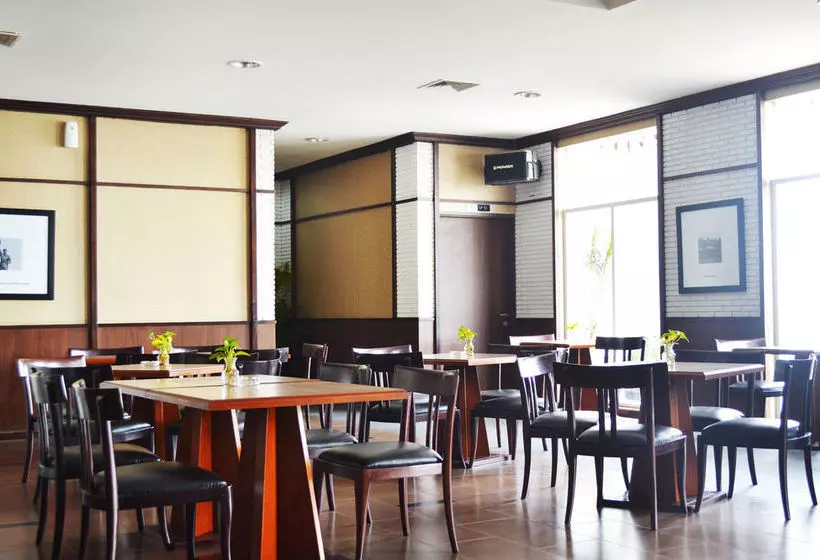 Hotelli Airy Ngarsopuro Gatot Subroto 89 Solo
