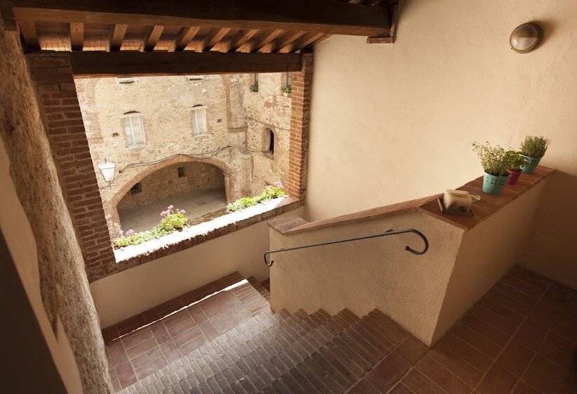 ホテル Antico Granaione