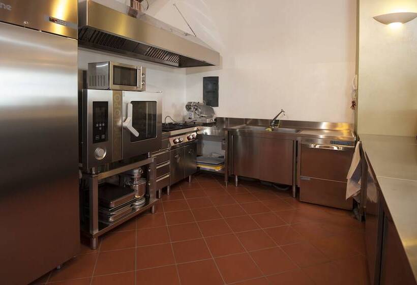 ホテル Antico Granaione