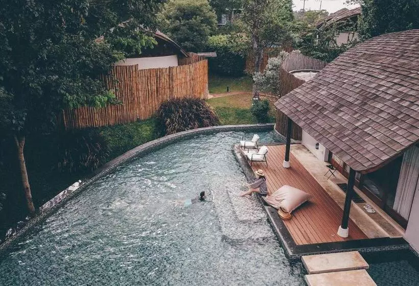 Hotelli Boribot Pool Resort