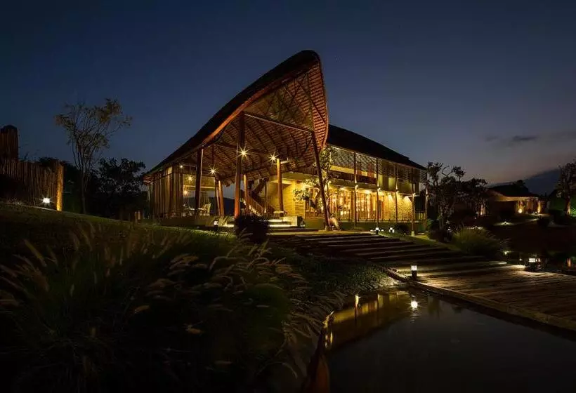 Hotelli Boribot Pool Resort