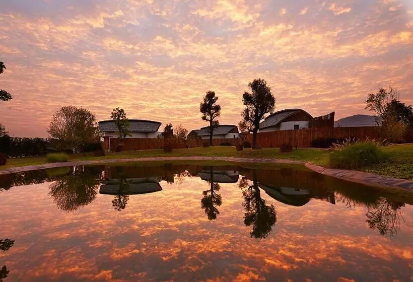 Hotelli Boribot Pool Resort