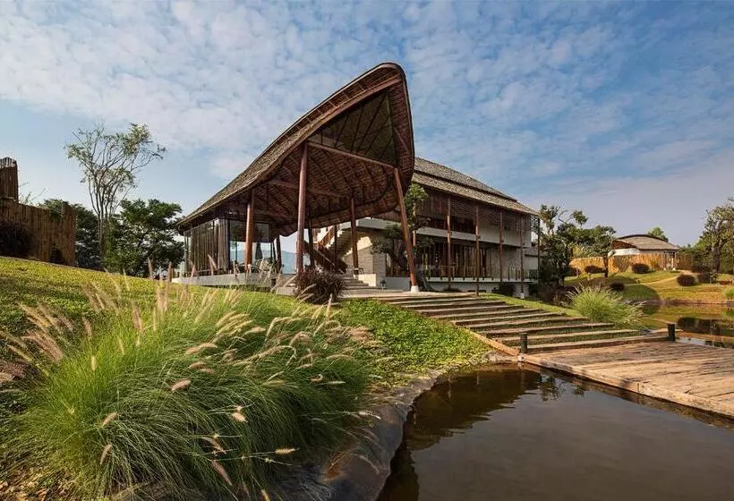 Hotelli Boribot Pool Resort