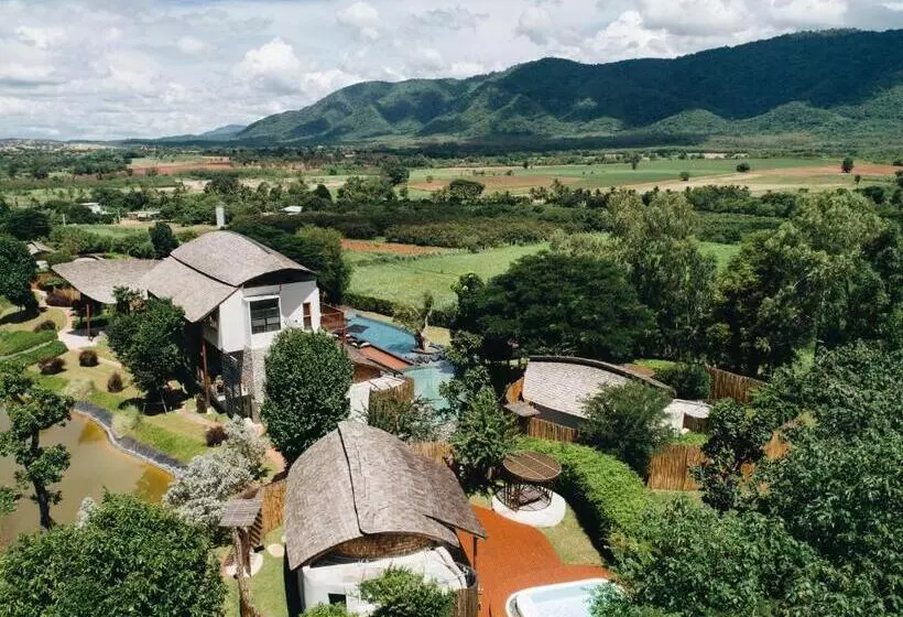 Hotelli Boribot Pool Resort
