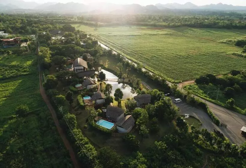 Hotelli Boribot Pool Resort