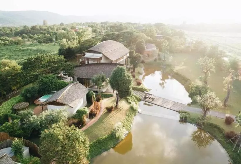 Hotelli Boribot Pool Resort