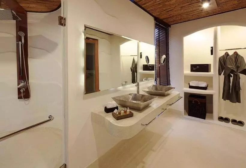 Hotelli Boribot Pool Resort