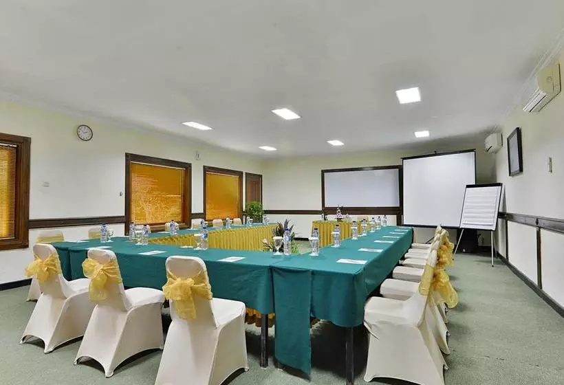 ホテル Zen Rooms Jogja Cendrawasih
