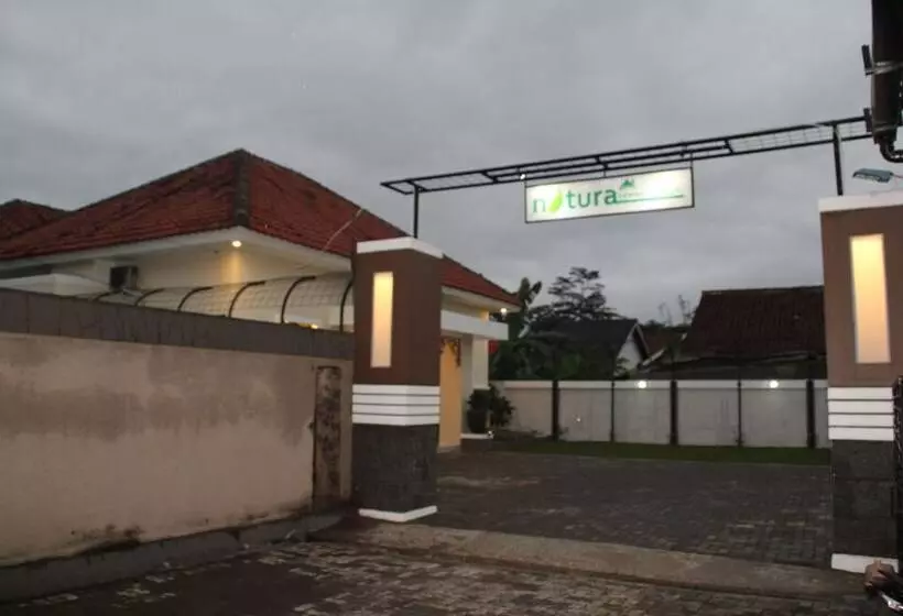 ペンション Natura Rumah Singgah Guest House