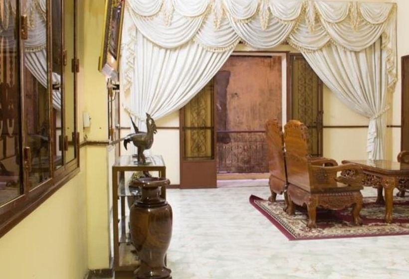 פנסיון Royal Guest House