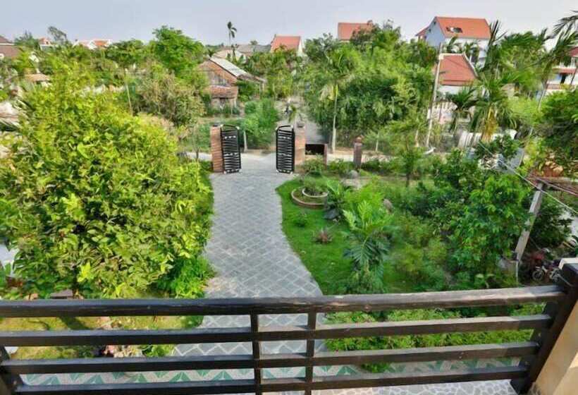 پانسیون Strawberry Garden Homestay