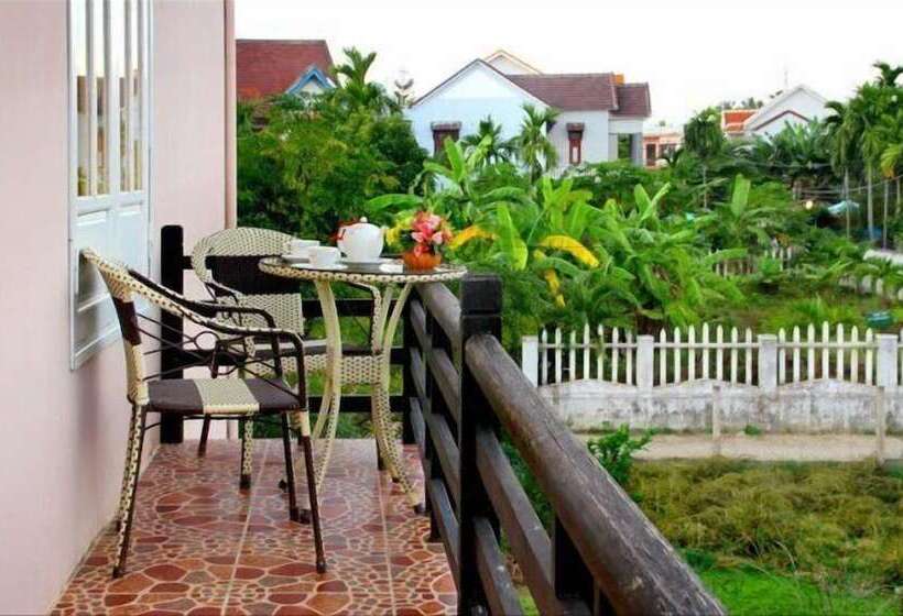 پانسیون Strawberry Garden Homestay