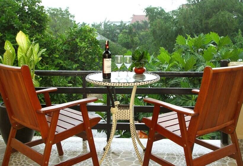 پانسیون Strawberry Garden Homestay