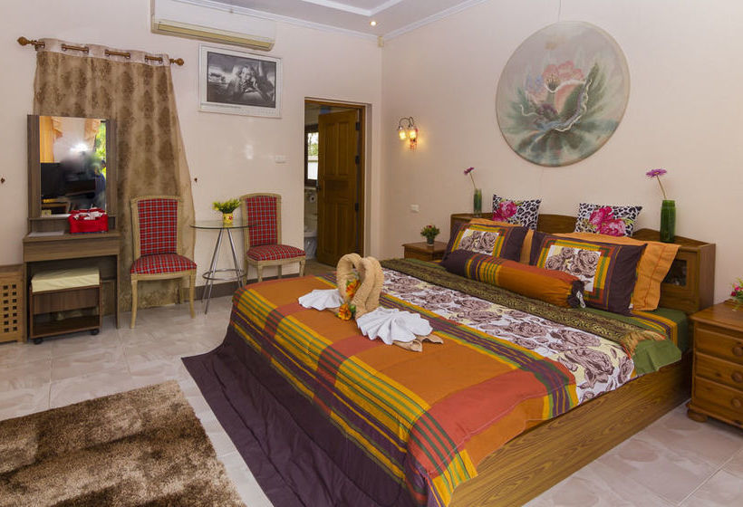 Relaxing Palm Pool Villa