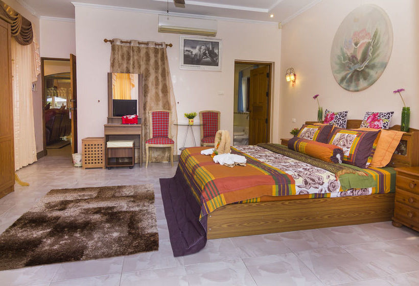 Relaxing Palm Pool Villa