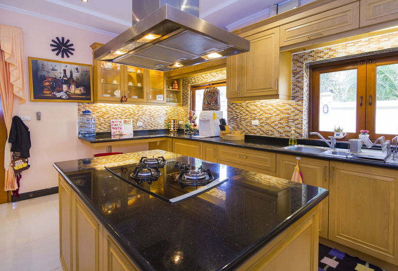 Relaxing Palm Pool Villa