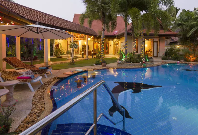 Relaxing Palm Pool Villa