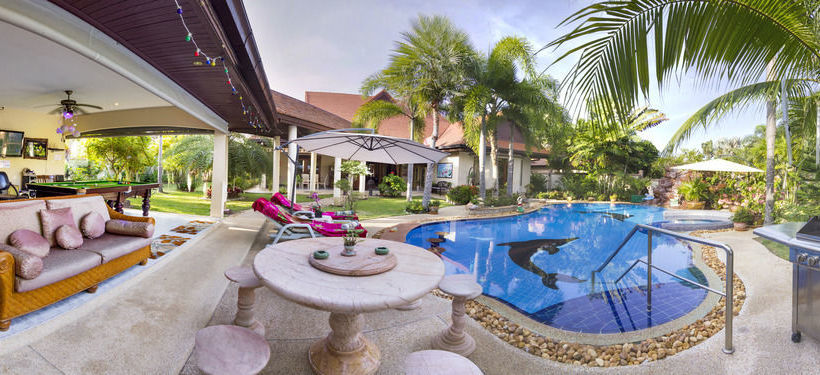 Relaxing Palm Pool Villa