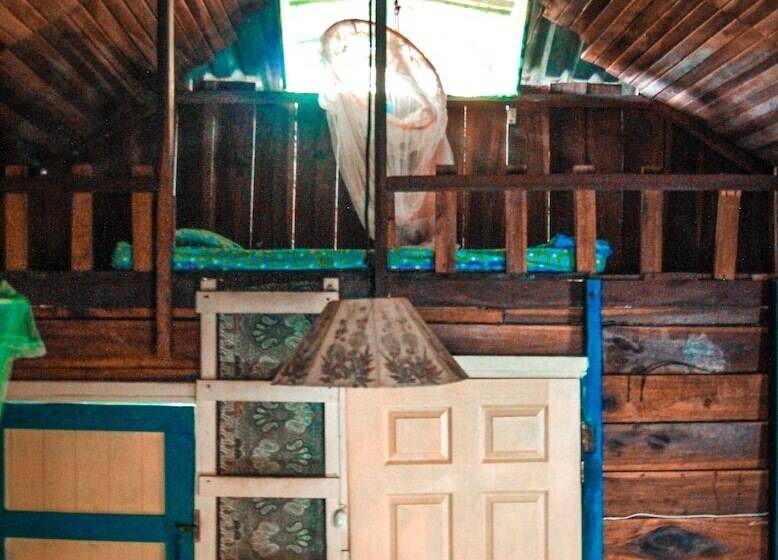 Walaba Eco Lodge   Hostel