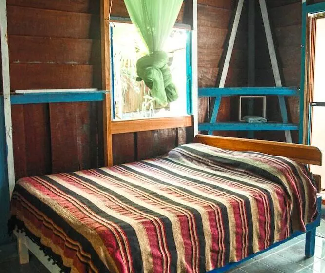 Walaba Eco Lodge Hostel