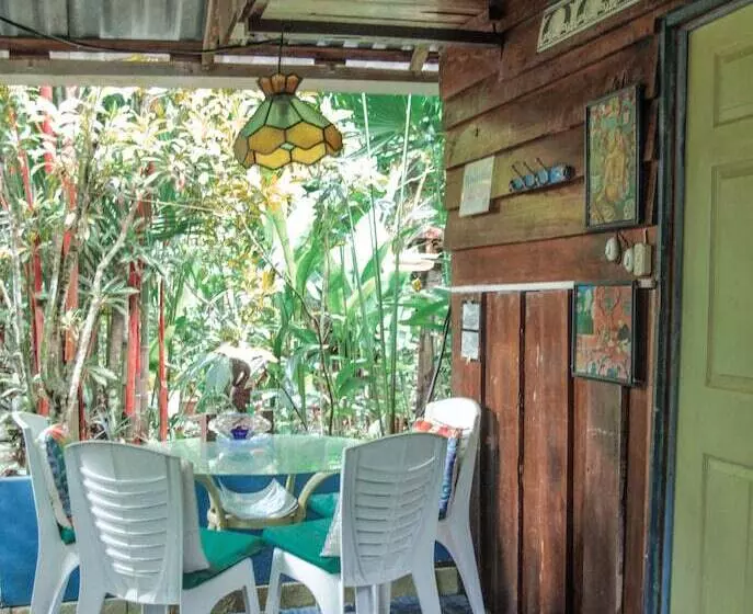 Walaba Eco Lodge Hostel