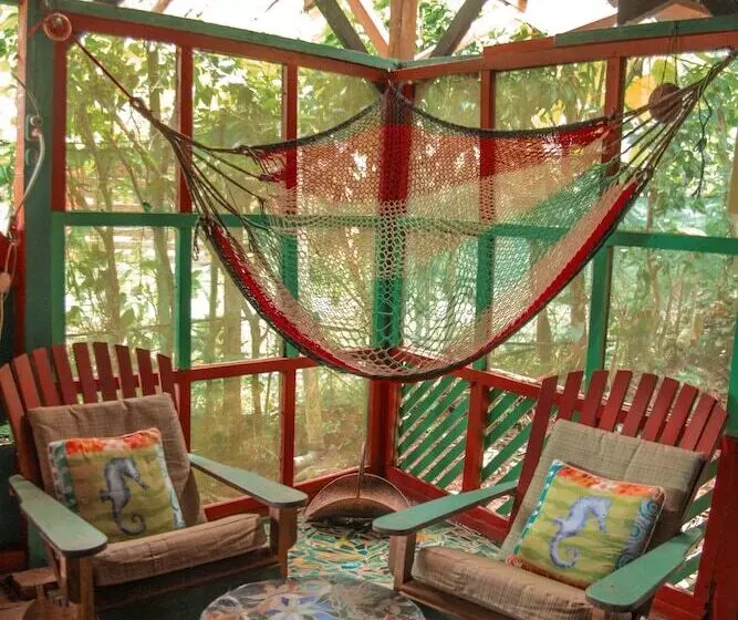 Walaba Eco Lodge Hostel