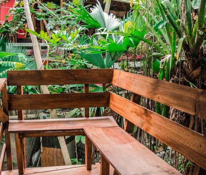 Walaba Eco Lodge   Hostel