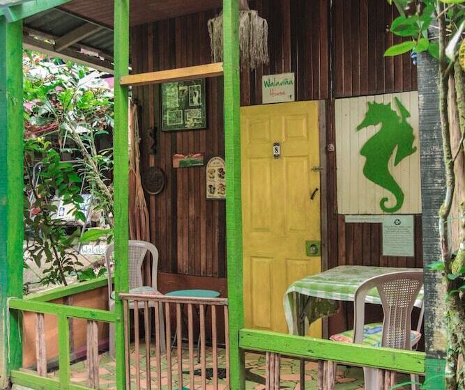 Walaba Eco Lodge   Hostel