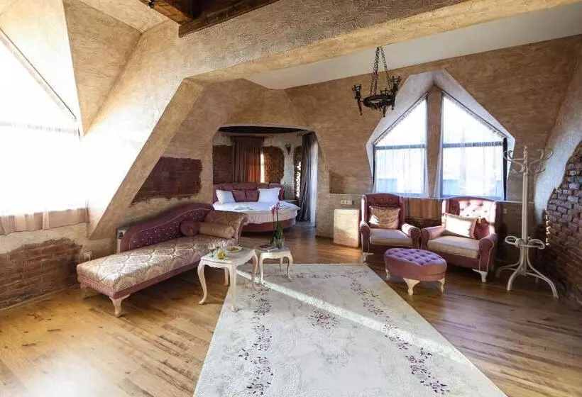 Hotelli Royal Valentina Castle