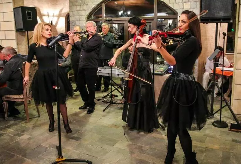 Hotelli Royal Valentina Castle
