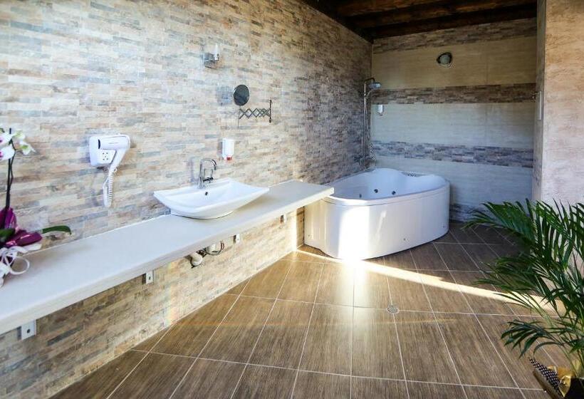 בית מלון כפרי Royal Valentina Castle