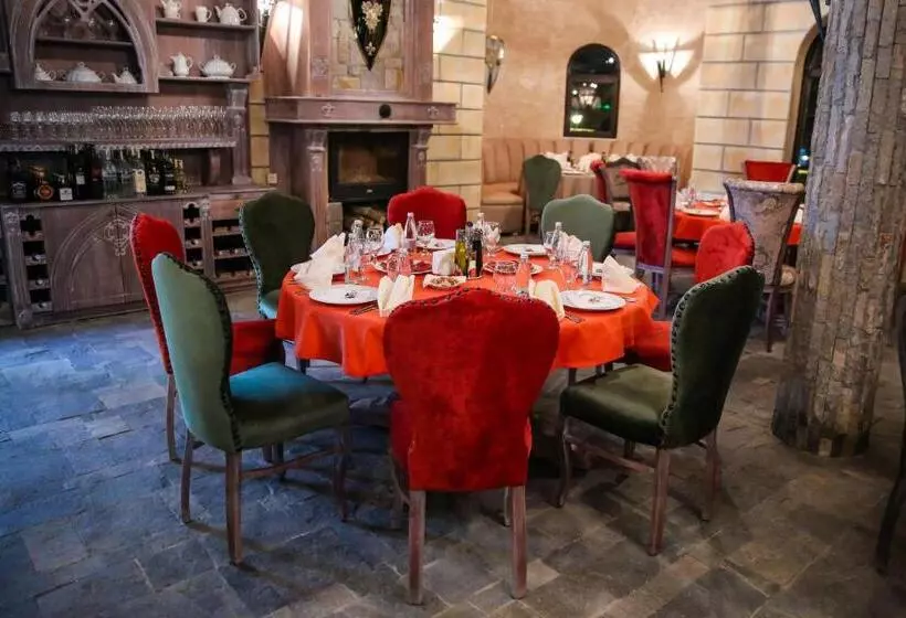 Hotelli Royal Valentina Castle