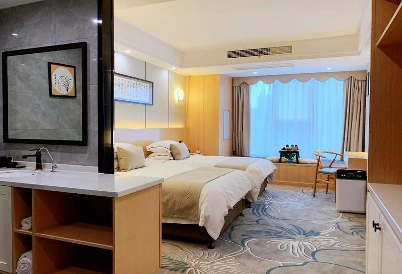 Отель Showse Wellness