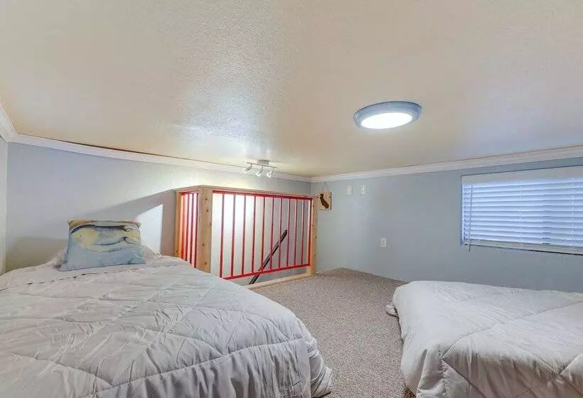 Cozy Lake Almanor Cabin, Outdoor Adventures Galore