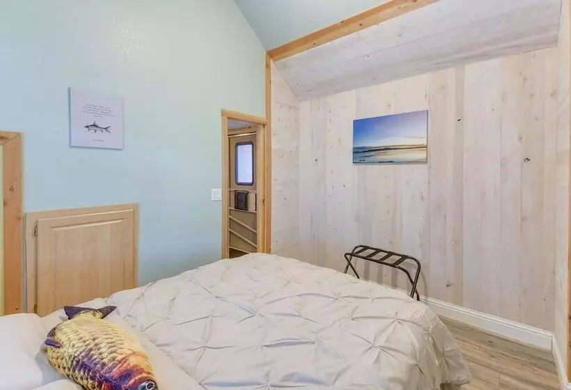 Cozy Lake Almanor Cabin, Outdoor Adventures Galore