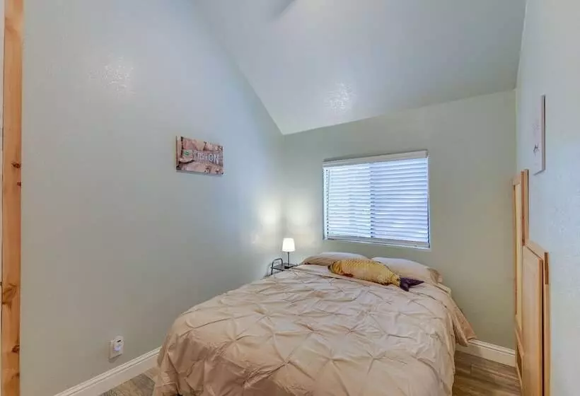 Cozy Lake Almanor Cabin, Outdoor Adventures Galore