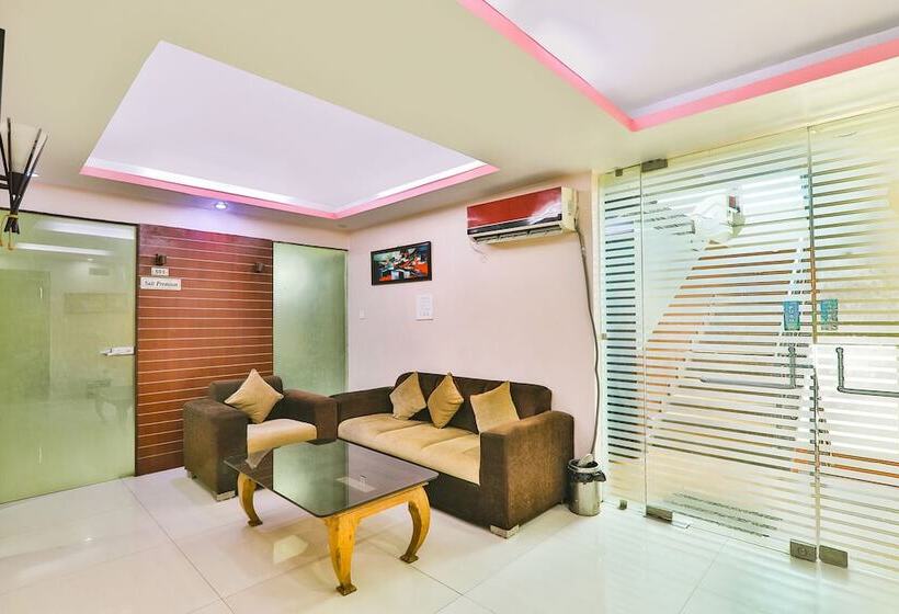 Fabhotel Royal Ville