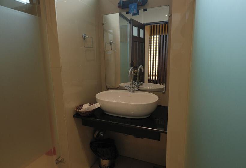 Hotel Thekkady Gavi Suites