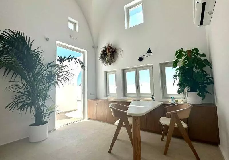 ホテル Omna Caldera Suites